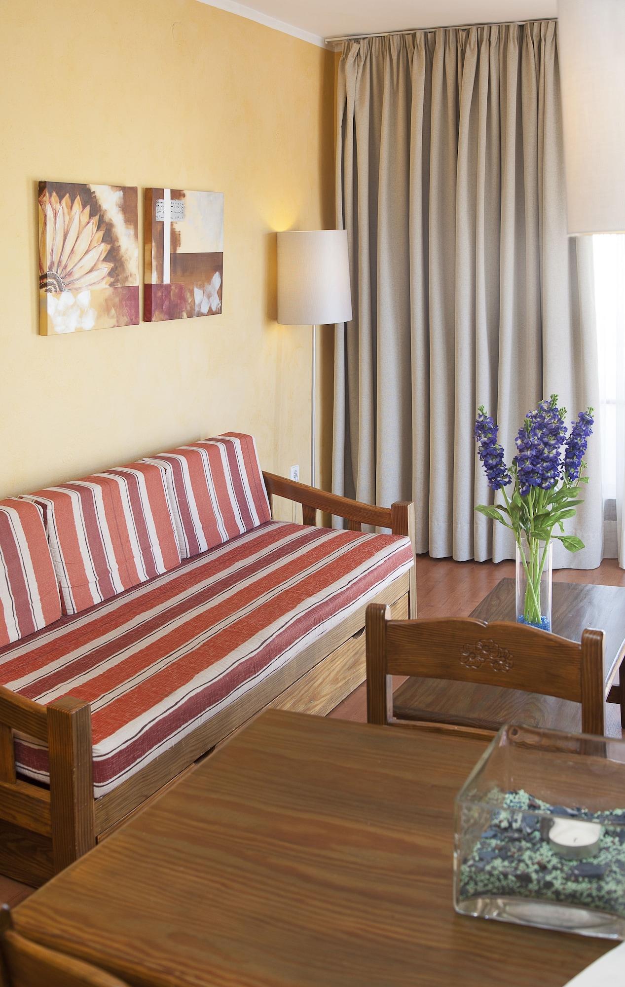 Apartamentos Parot Quality Santa Eularia des Riu Bagian luar foto