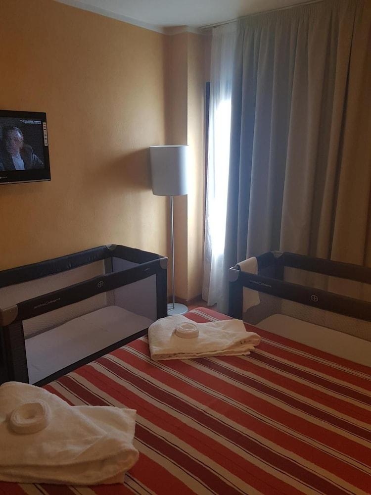 Apartamentos Parot Quality Santa Eularia des Riu Bagian luar foto
