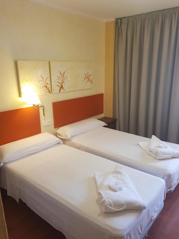 Apartamentos Parot Quality Santa Eularia des Riu Bagian luar foto