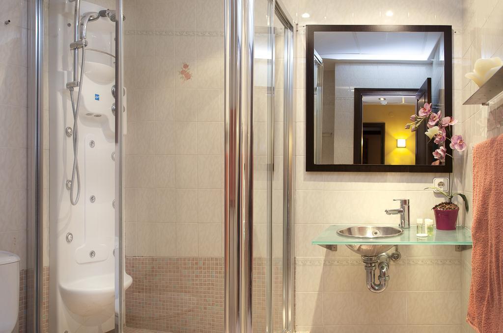 Apartamentos Parot Quality Santa Eularia des Riu Ruang foto