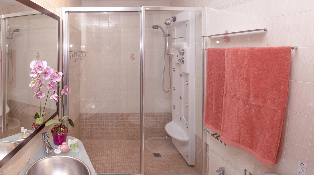 Apartamentos Parot Quality Santa Eularia des Riu Ruang foto